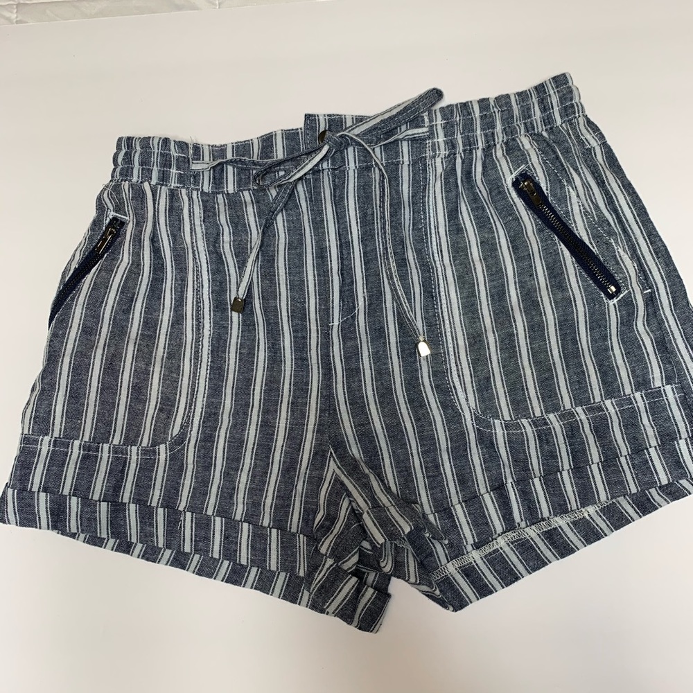 NWOT blue striped shorts size M